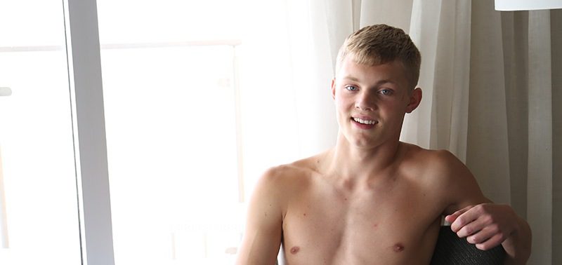 GAYHOOPLA Leonardo Accosi - Solo Leonardo Accosi is Gayhoopla's new fa...